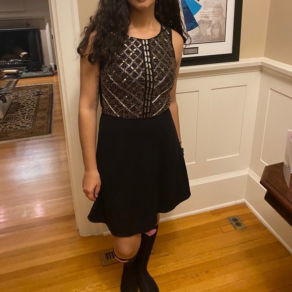 Club Monaco - Beaded Dress - Picture 2 of 4